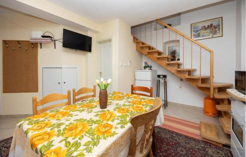 Gorgeous Apartment In Kastel Stari With Wifi