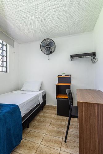 Кровать или кровати в номере Pousada Hostheo liberdade