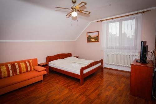 Ένα ή περισσότερα κρεβάτια σε δωμάτιο στο Penzion SUNGARDEN-Veľký Meder