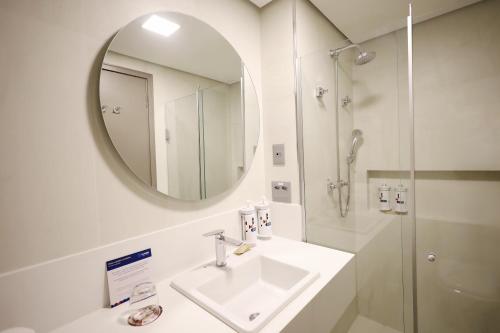 Ein Badezimmer in der Unterkunft Clarion Faria Lima