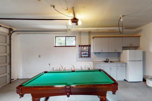 a kitchen with a pool table in a room at Sea Way Dreams in Bodega Bay