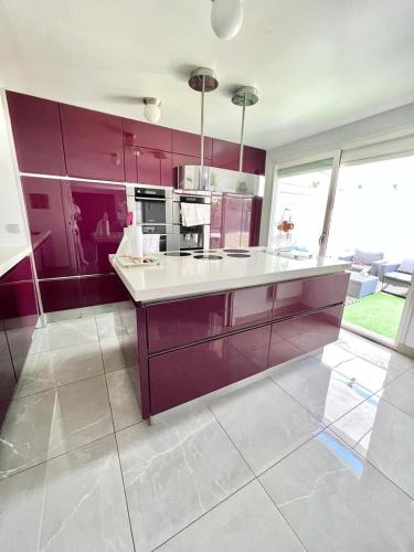 Villa 3 chambres avec beau et spacieux jardins AV et AR