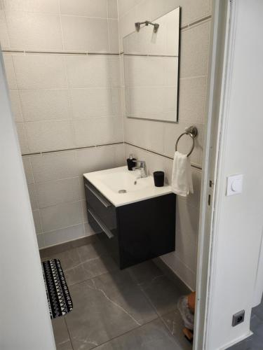 Koupelna v ubytování Villa 3 chambres avec beau et spacieux jardins AV et AR