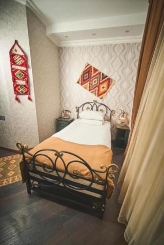 Ένα ή περισσότερα κρεβάτια σε δωμάτιο στο Khan Xan Hotel Baku