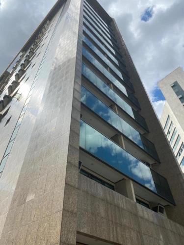 a tall building with the sky in the windows at Sofisticação na Savassi in Belo Horizonte