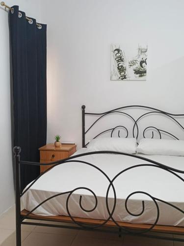 Postel nebo postele na pokoji v ubytování rose apartment
