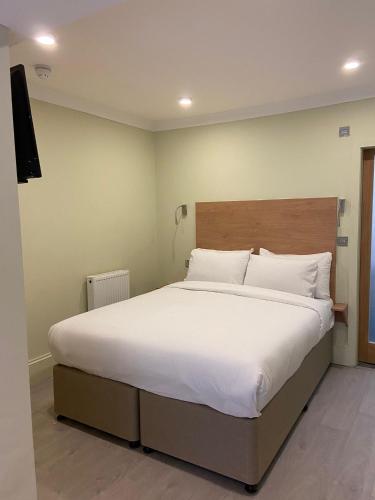 Marldon Olympia Hotelにあるベッド