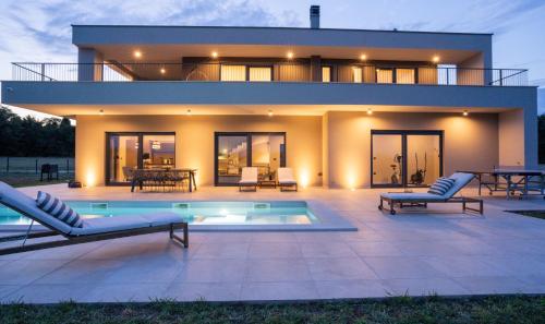 Villa Zidine, luxury villa with seaview and salt pool water