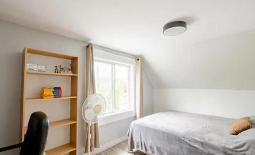 a bedroom with a bed and a window at Casa Oxford in Peterborough