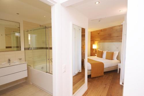 Koupelna v ubytování Hotel Schweizerhof Pontresina