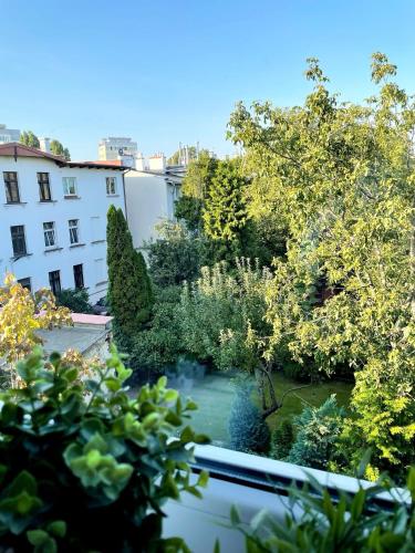 Lily Apart - Ideal for groups and families near train station