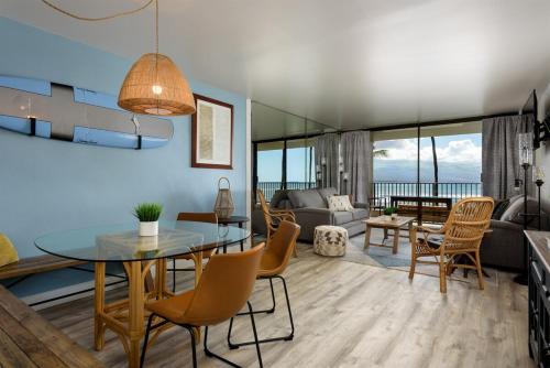 Χώρος καθιστικού στο Luxury Remodeled Oceanfront Condo w/ Huge Views