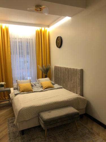 Postel nebo postele na pokoji v ubytování Komfortowe Apartamenty Kielce Klonowa ,ogródek, garaż podziemny, samodzielne wejście na kod 24h