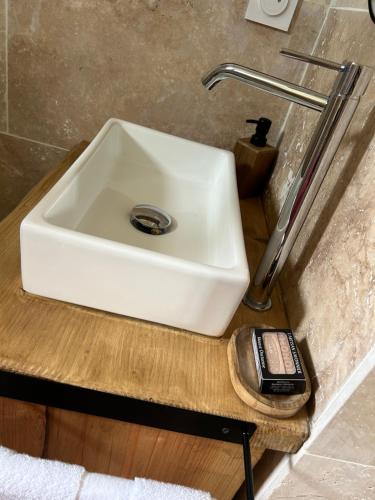 Bilik mandi di I pozzi jacuzzi furiani love room haute corse
