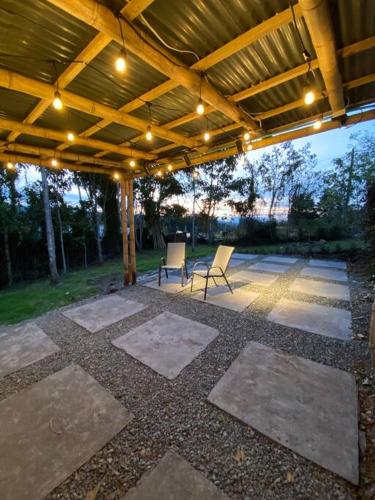 Κήπος έξω από το Casa de Campo completa ubicada en Santa Elena