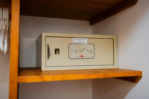 a lightswitch on a shelf on a wall at Hotel Villa Varadero in Nuevo Vallarta 