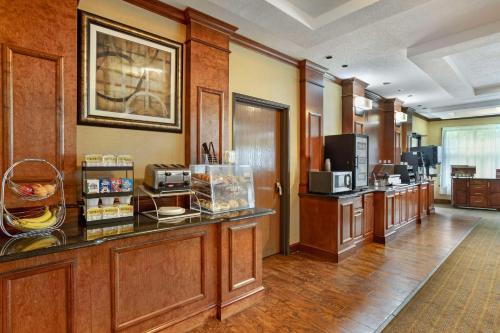 Utensilios para hacer té y café en Best Western Plus Clearfield