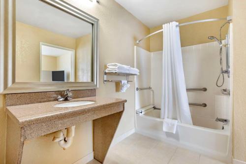 Koupelna v ubytování Best Western Plus Waco North