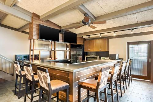 a kitchen with a bar with chairs around it at Best Western Outlaw Inn in Rock Springs