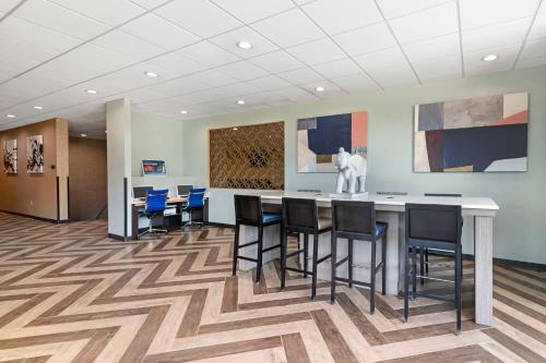 an office lobby with a table and chairs and a statue at Best Western Plus Landmark Inn in Laconia