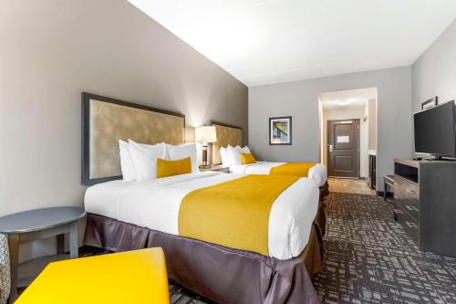 a hotel room with a large bed and a flat screen tv at Best Western Plus Cranberry-Pittsburgh North in Cranberry Township