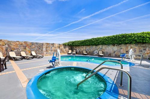 SureStayPlus Hotel by Best Western San Jose Central City Image