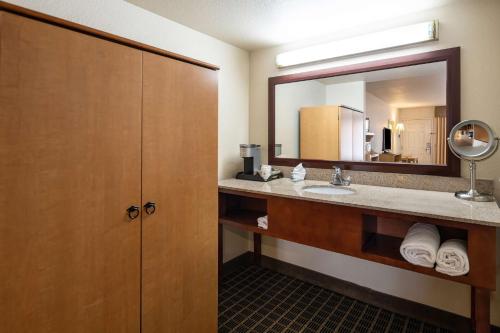 SureStayPlus Hotel by Best Western San Jose Central City Image