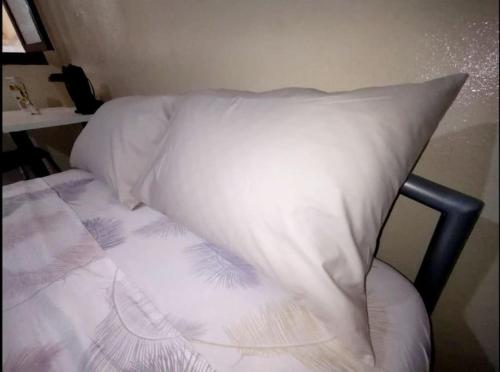 Ένα ή περισσότερα κρεβάτια σε δωμάτιο στο Appartement meublé à louer à Nador Jaadar