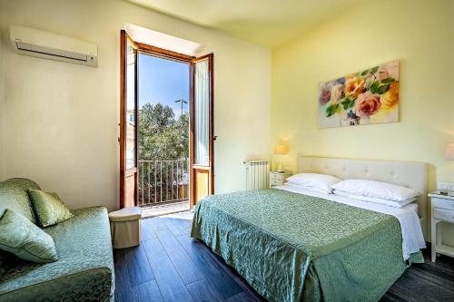 a bedroom with a bed and a window and a couch at Il Viaggiator Leggero in Florence