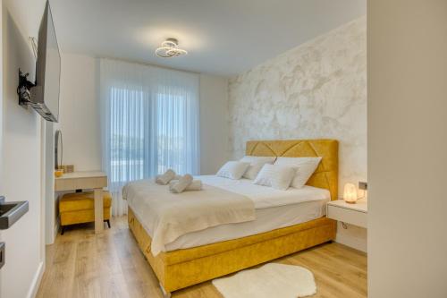 Katil atau katil-katil dalam bilik di Luxury villa with a swimming pool Zaton, Zadar - 23511