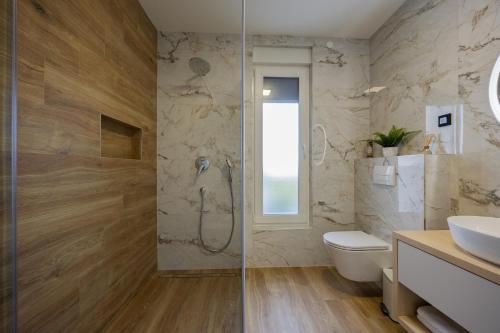 Bilik mandi di Luxury villa with a swimming pool Zaton, Zadar - 23511