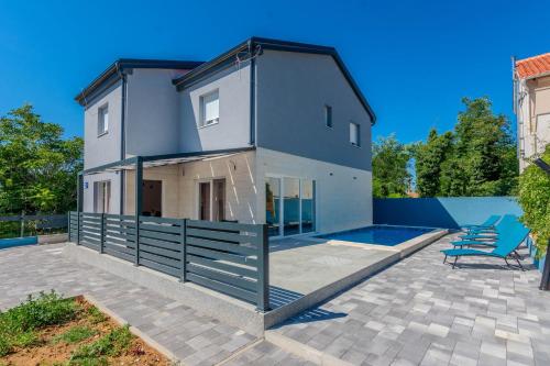Family friendly house with a swimming pool Vir - Lozice, Vir - 23513