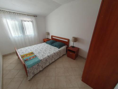 Apartments with parking space Seline, Paklenica - 17390
