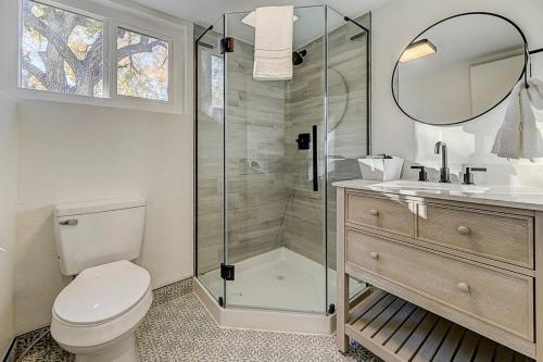 a bathroom with a shower and a toilet and a sink at Large Pet-Friendly Sleeps 10 Near Palmer Park in Papeton