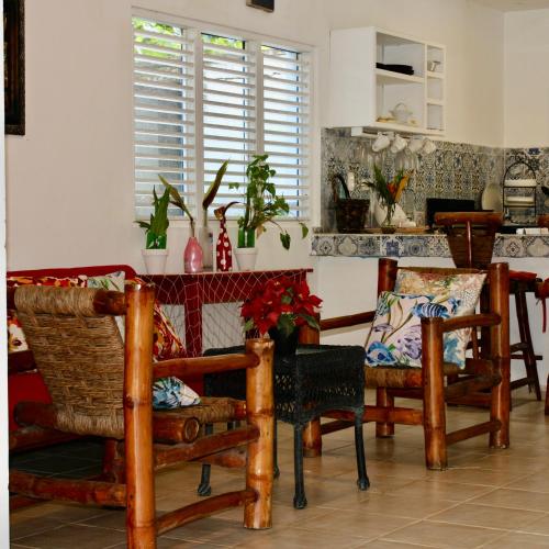 Dapur atau dapur kecil di VillasMana PlayaBonita LasTerrenas NearBeach