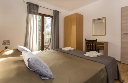 Apartments with parking space Rovinj - 23505