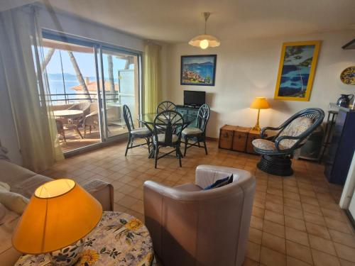 Appartement 2 pièces vue mer avec parking proche Sainte-Maxime