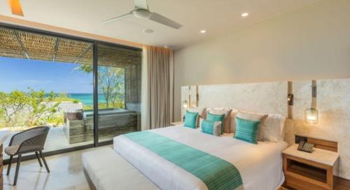 Postel nebo postele na pokoji v ubytování Solaz, a Luxury Collection Resort, Los Cabos