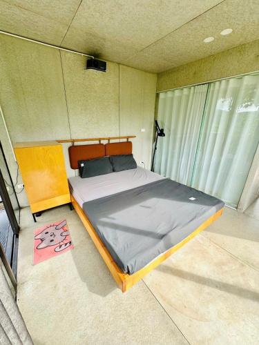 a small bedroom with a bed in a room at Ora Hill Retreat in Cao Phong