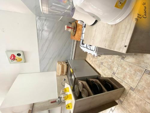 an overhead view of a kitchen with a tool box at MiniDepa Centrico in Cajamarca