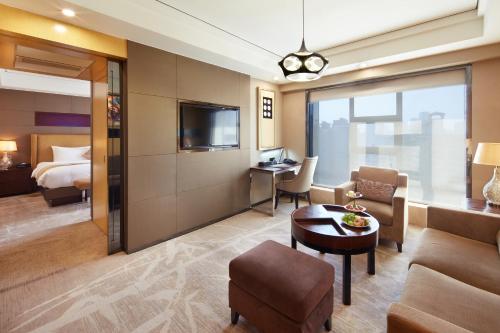 Μια τηλεόραση ή/και κέντρο ψυχαγωγίας στο Celebrity Upper Class Hotel