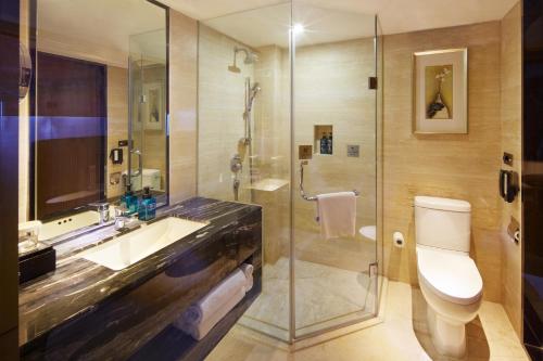 Ένα μπάνιο στο Celebrity Upper Class Hotel