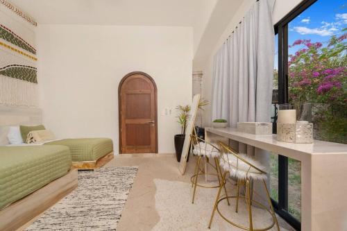 Ruang duduk di Villa Cactus With Breakfast, Maid, & Concierge