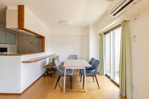 a kitchen and dining room with a table and chairs at Jintai House401 in Hakata