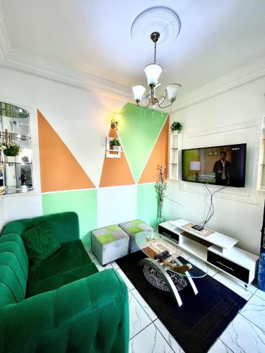 1 Bed Studio Sleeps 2 - Canal View Wifi Parking