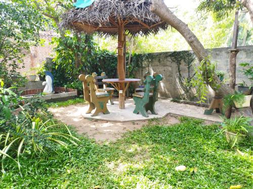Κήπος έξω από το Mango Villa - Panama Near Arugam Bay