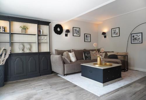 Ruang duduk di Heide Suite am Waldrand