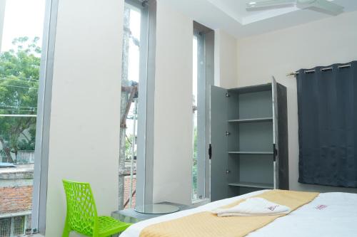 a bedroom with a bed and a window at Vashistha Residency in Bhadrāchalam