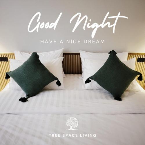 Tree Space Livingにあるベッド