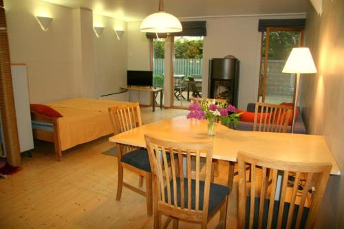 a kitchen and living room with a table and chairs at Villa Meri Apartments in Pärnu